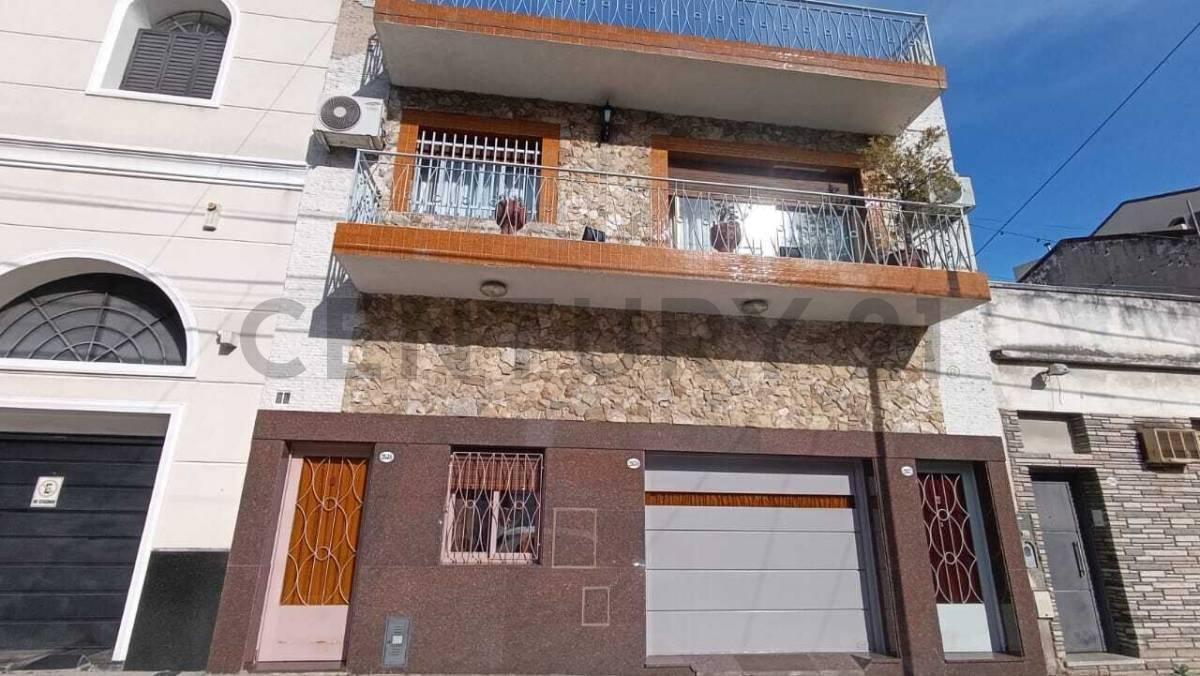 Foto de Venta 2 Casas independientes con garaje y azotea Flores, imagen 2