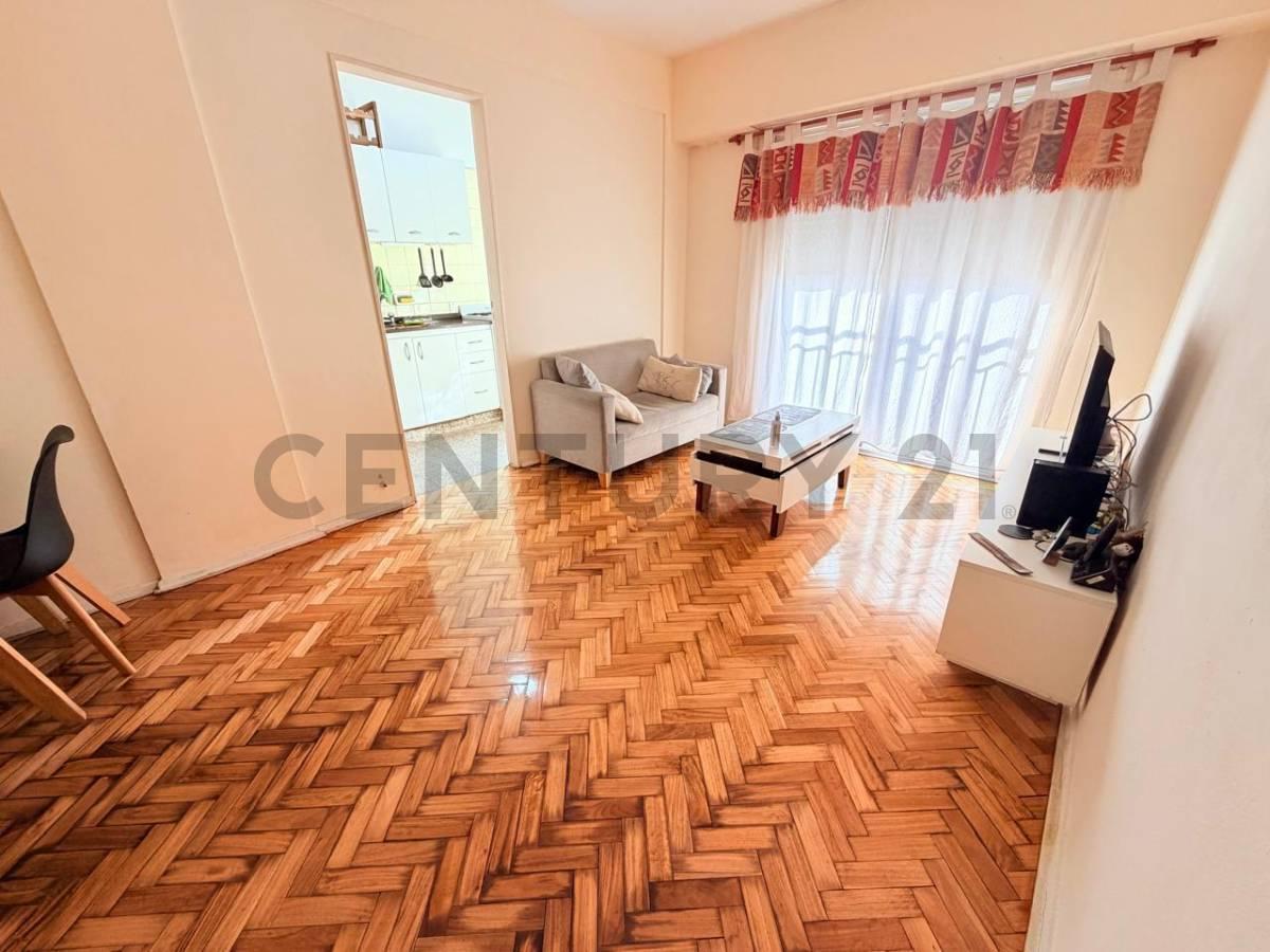 Foto de VENTA DEPARTAMENTO 2 AMBIENTES LINIERS COCHERA, imagen 1