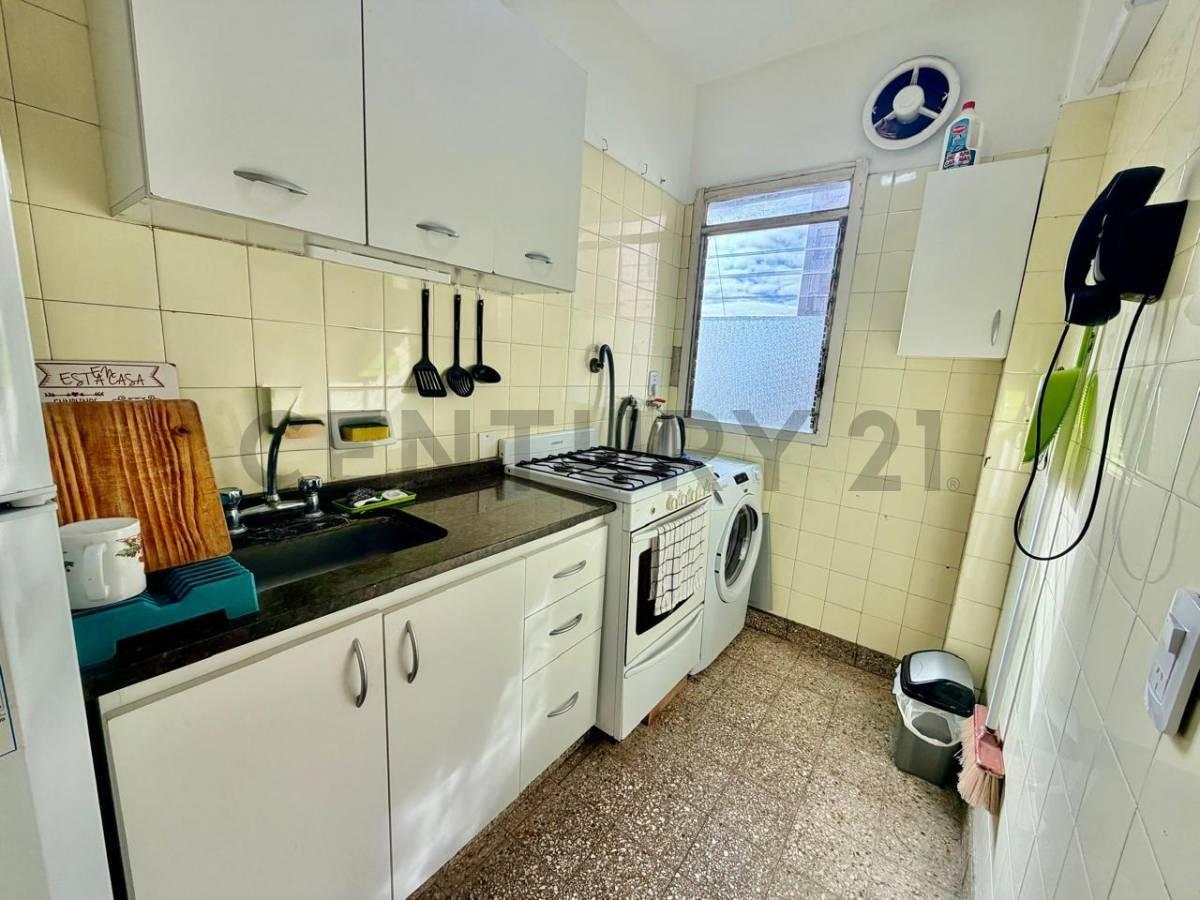 Foto de VENTA DEPARTAMENTO 2 AMBIENTES LINIERS COCHERA, imagen 3