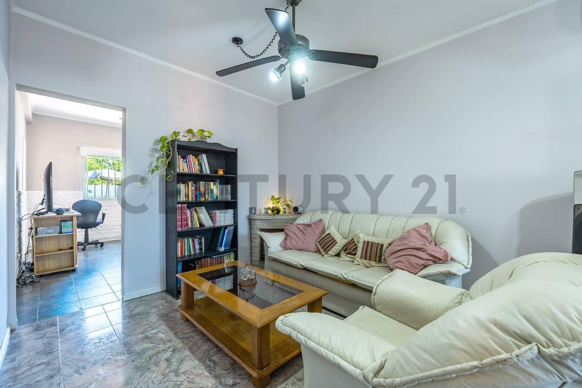 Foto de venta casa 4 ambientes San Antonio de Padua con pileta quincho y garage, imagen 5