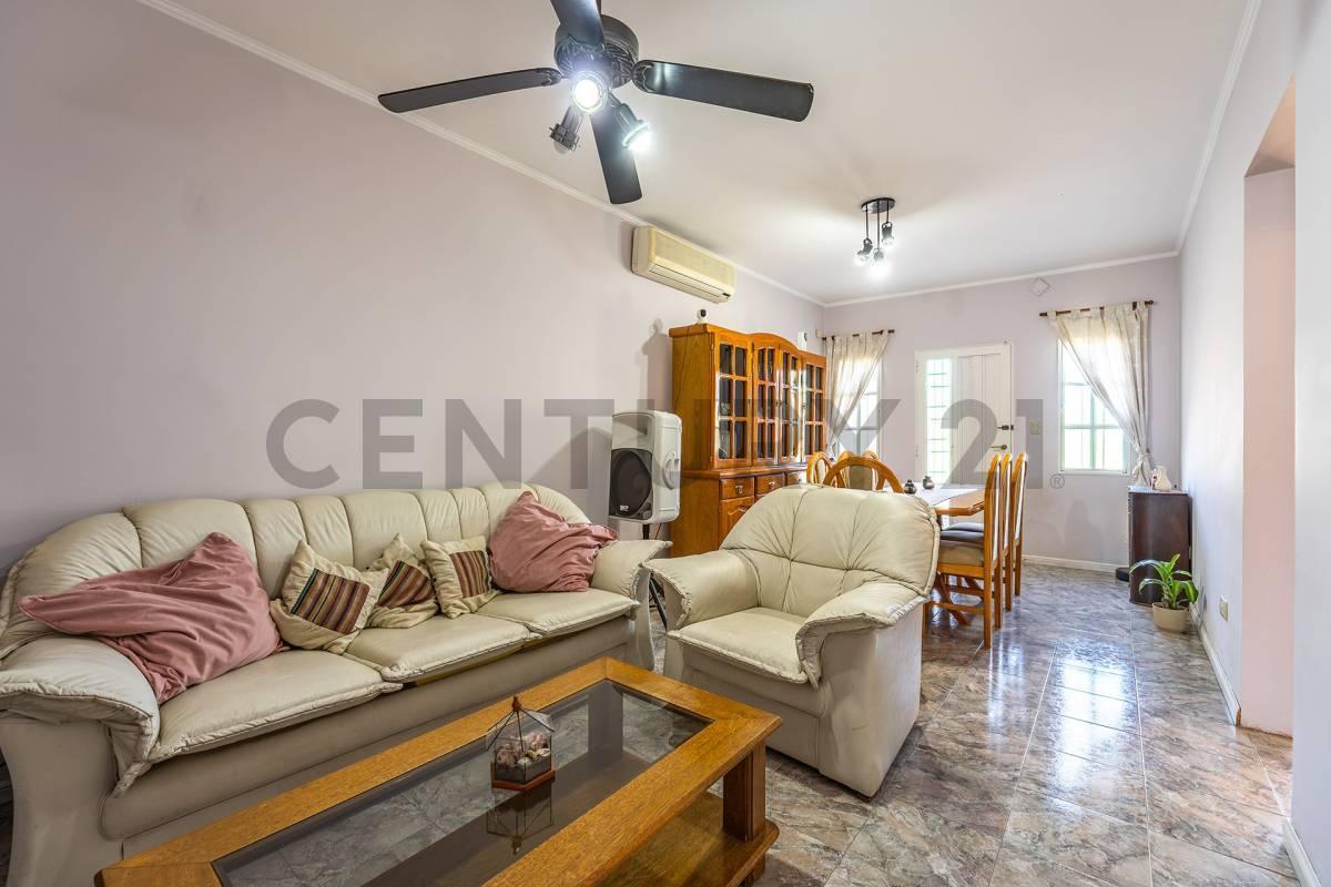 Foto de venta casa 4 ambientes San Antonio de Padua con pileta quincho y garage, imagen 3