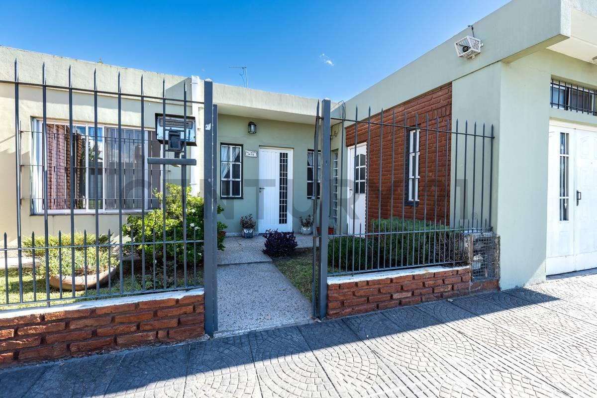 Foto de venta casa 4 ambientes San Antonio de Padua con pileta quincho y garage, imagen 1