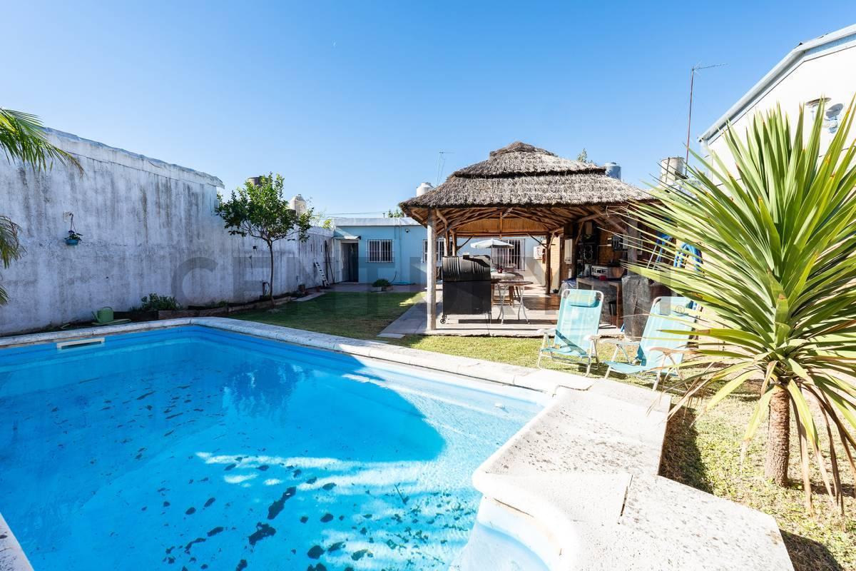 Foto de venta casa 4 ambientes San Antonio de Padua con pileta quincho y garage, imagen 4
