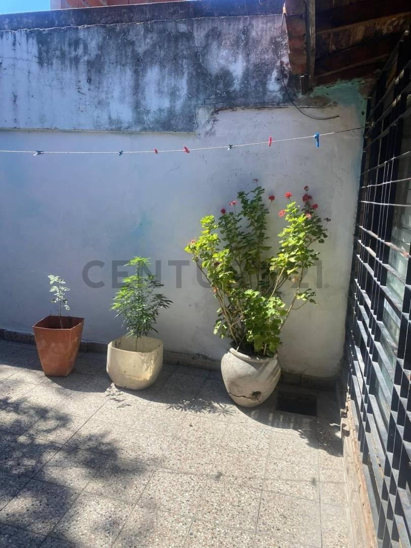 Foto de venta casa multifamiliar 5 ambientes en total Moron, imagen 2