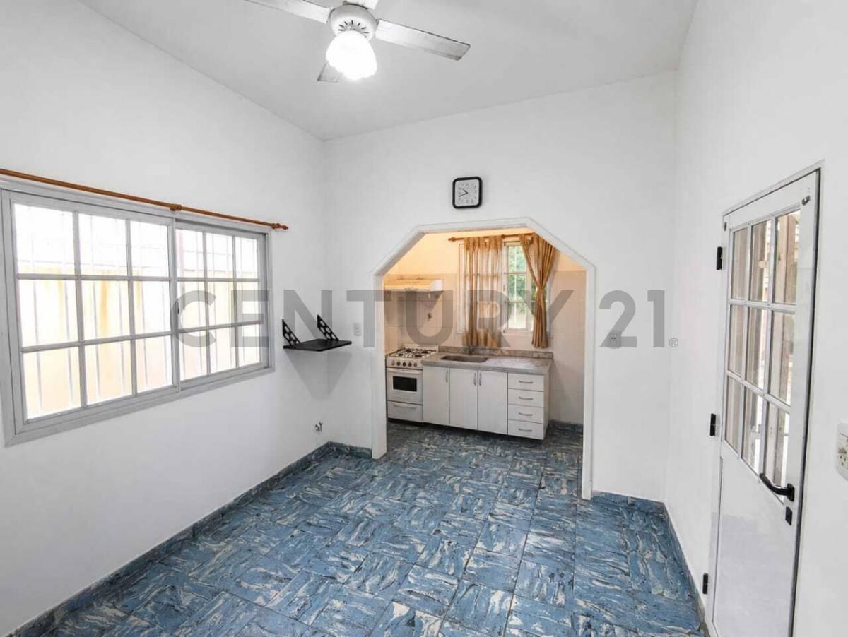 Foto de CASA 4 AMBIENTES LANÚS OESTE, imagen 1