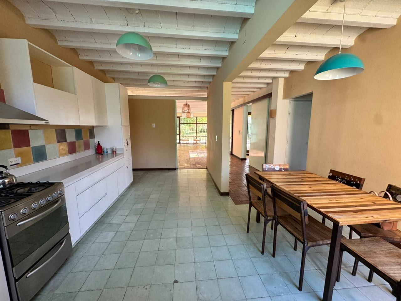 Foto de VENTA CASA 6 AMBIENTES HURLINGHAM BARRIO INGLES AMPLIO LOTE, imagen 5