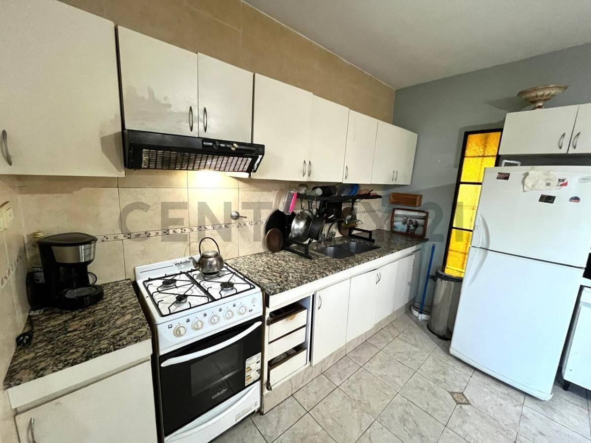 Foto de VENTA CASA 4 AMBIENTES CON PILETA Y JARDIN APTA CREDITO MORON, imagen 3