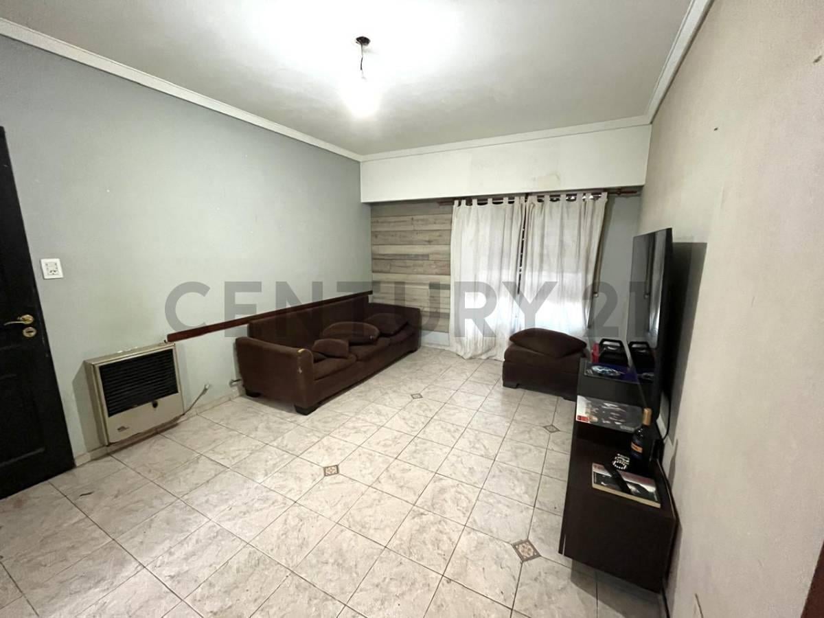 Foto de VENTA CASA 4 AMBIENTES CON PILETA Y JARDIN APTA CREDITO MORON, imagen 4