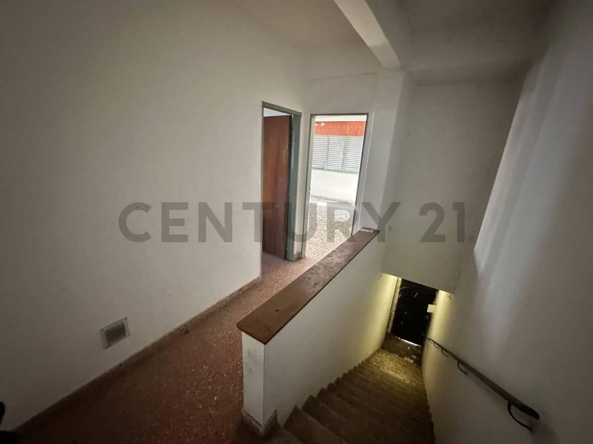 Foto de Venta casa 4 ambientes con locales abajo Castelar Sur, imagen 5