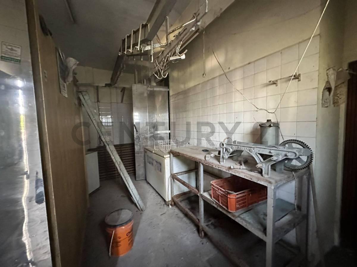 Foto de Venta casa 4 ambientes con locales abajo Castelar Sur, imagen 2