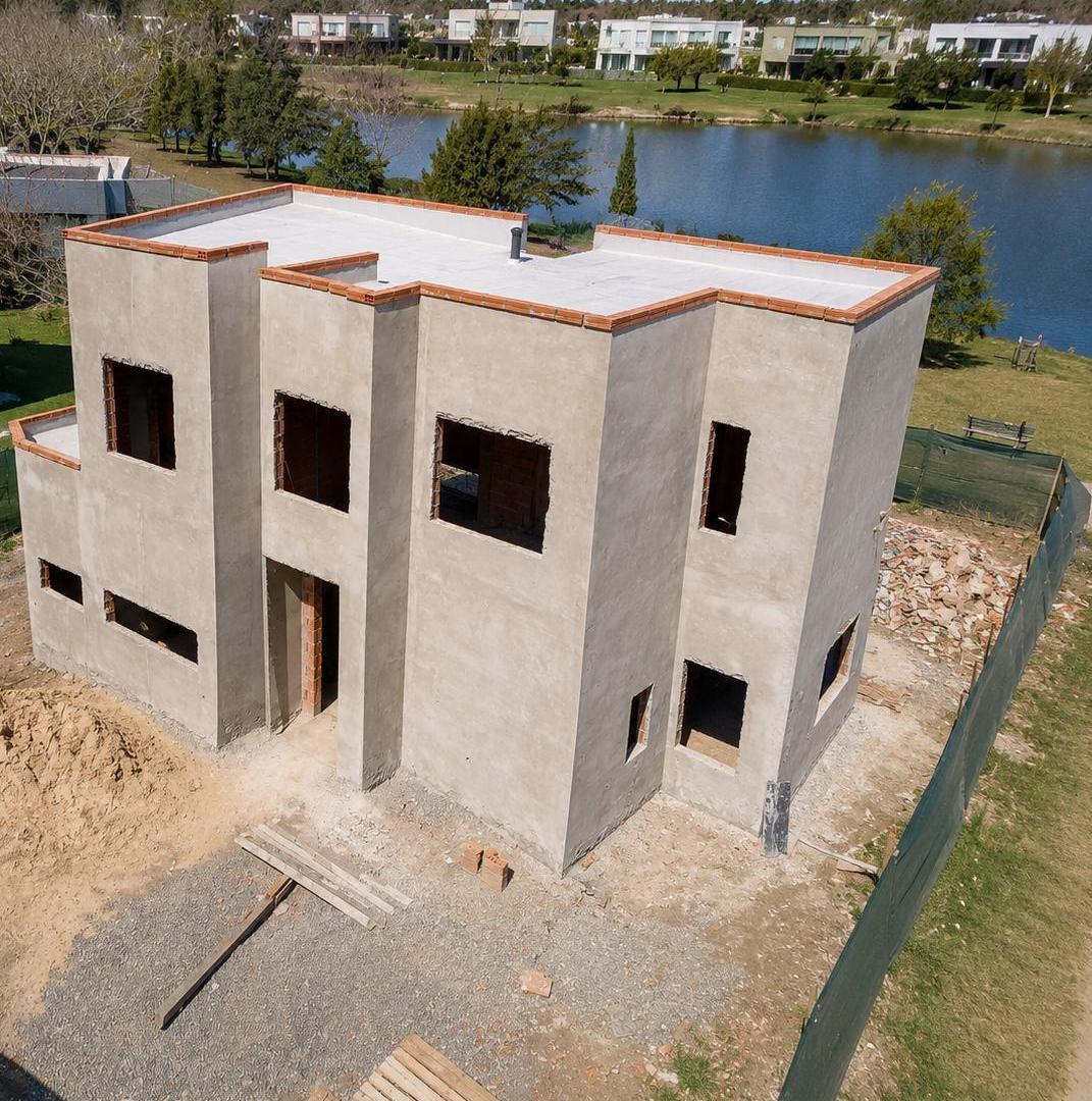 Foto de VENTA CASA 5 AMBIENTES CON FONDO AL LAGO EL CANTÓN ESCOBAR PILETA, imagen 2