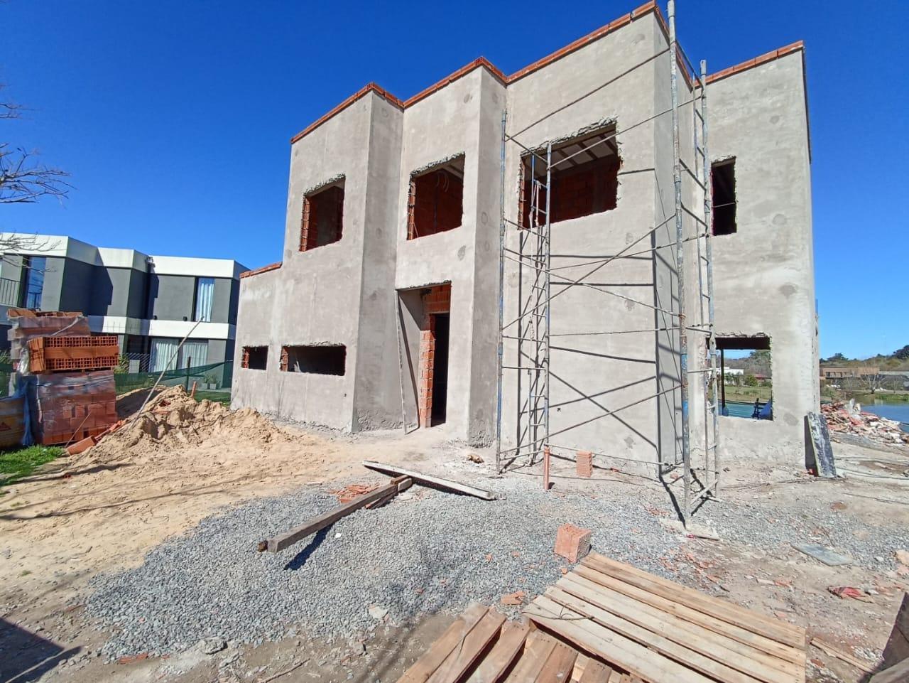 Foto de VENTA CASA 5 AMBIENTES CON FONDO AL LAGO EL CANTÓN ESCOBAR PILETA, imagen 1