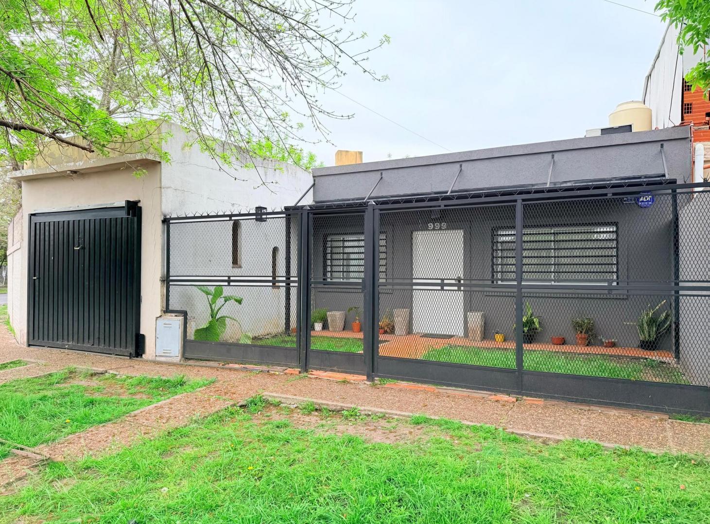 Foto de VENTA CASA 3 AMBIENTES ITUZAINGO COCHERA PATIO, imagen 2