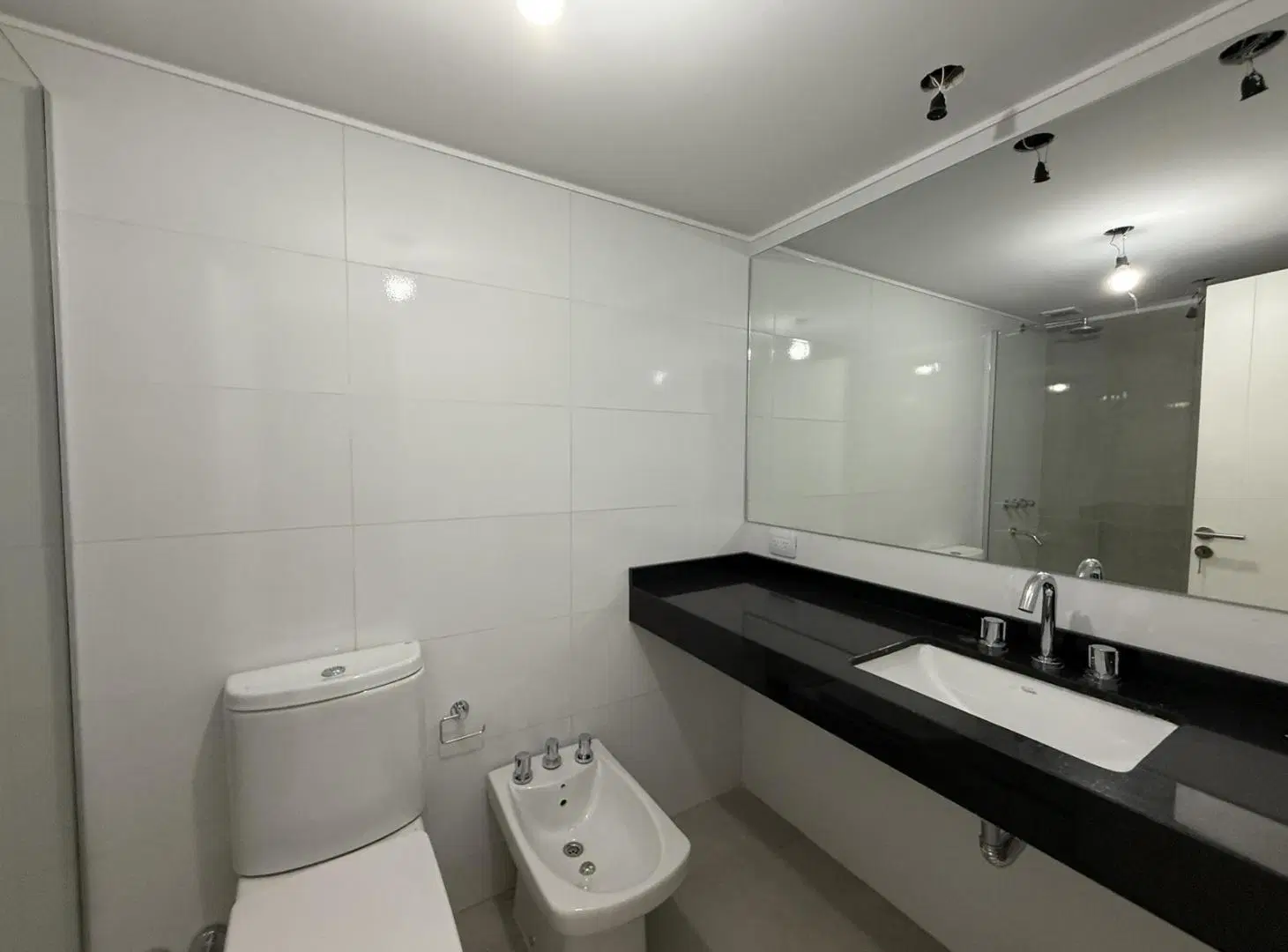 Departamento en venta de dos dormitorios av pellegrini patio exclusivo con parrillero 4