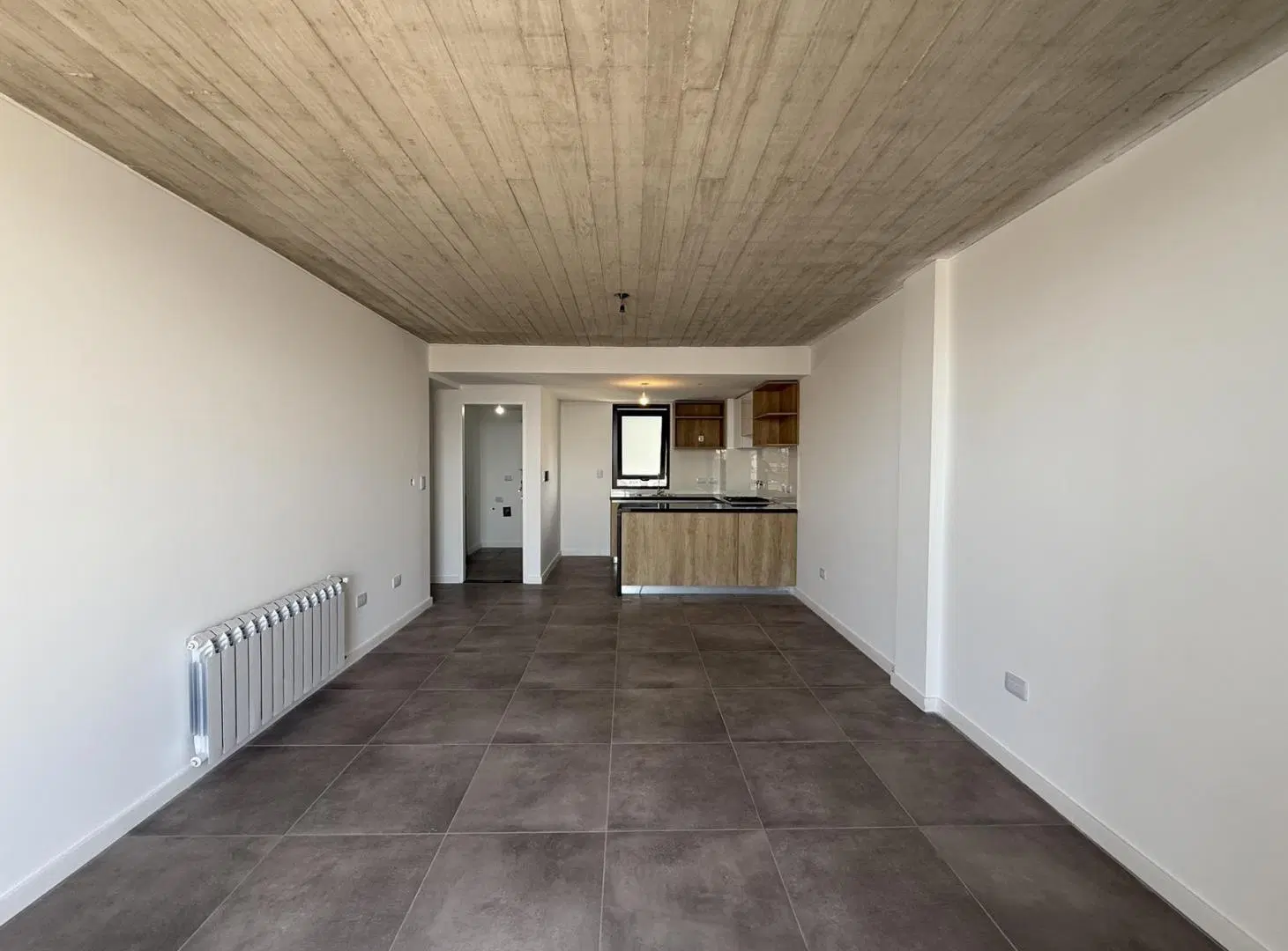 Departamento en venta de dos dormitorios av pellegrini patio exclusivo con parrillero 2