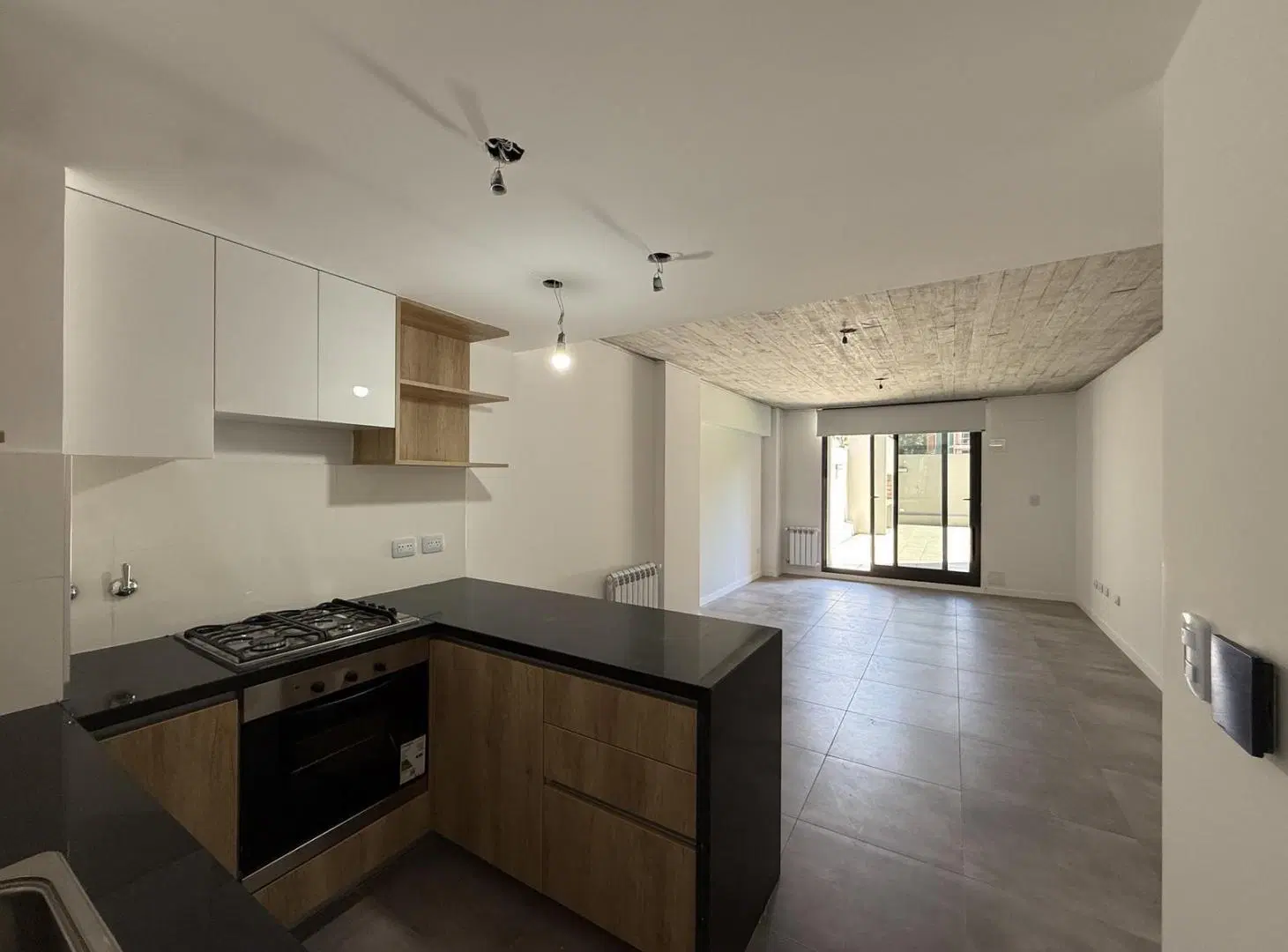 Departamento en venta de dos dormitorios av pellegrini patio exclusivo con parrillero 3