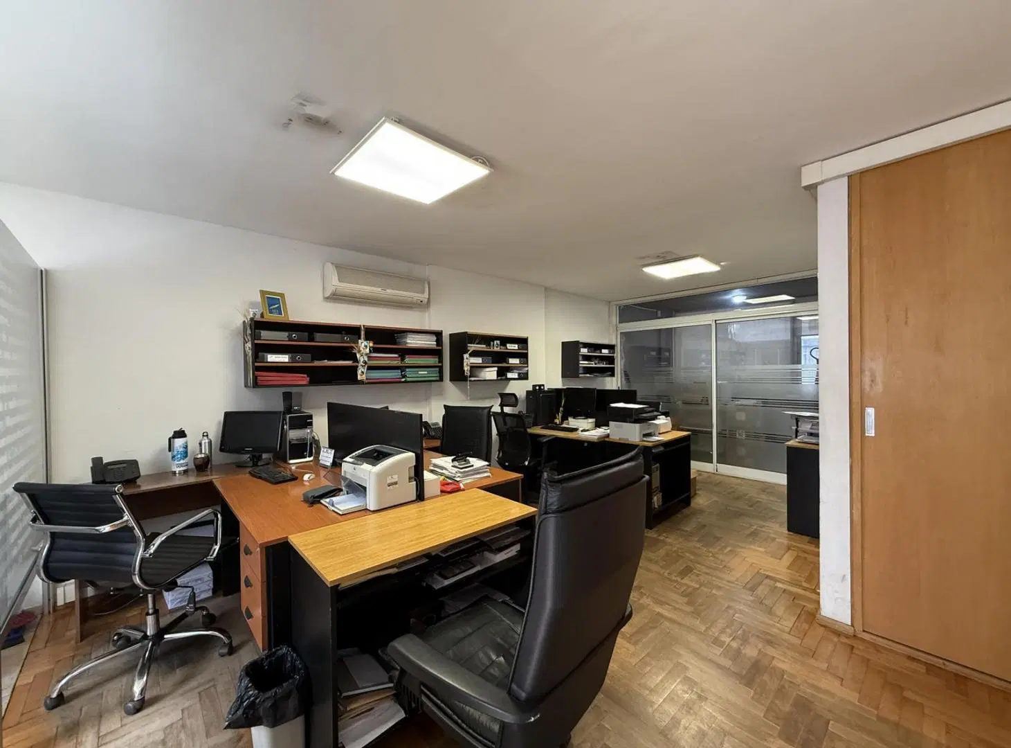 Oficina en venta con vidriera a la calle zona tribunales impecable 4