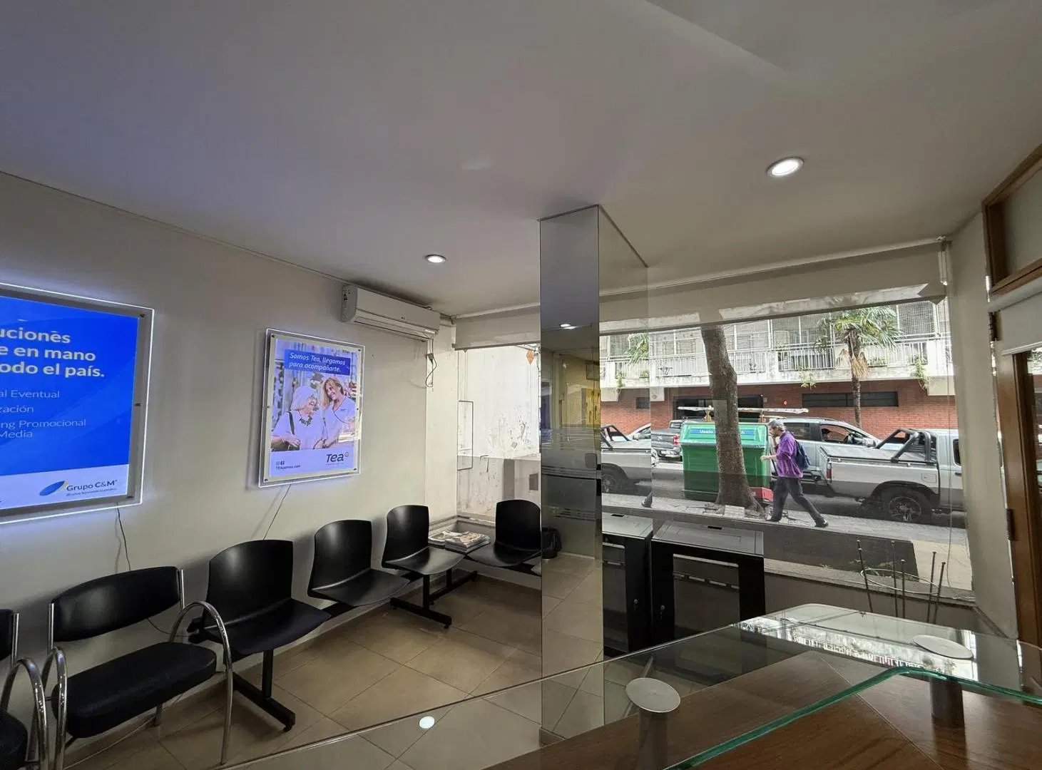 Oficina en venta con vidriera a la calle zona tribunales impecable 1