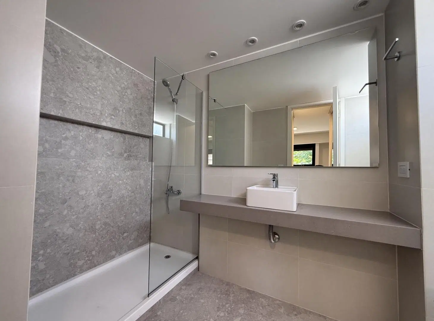 Departamento en venta de tres dormitorios en rosario parrillero exclusivo a estrenar categoria 2