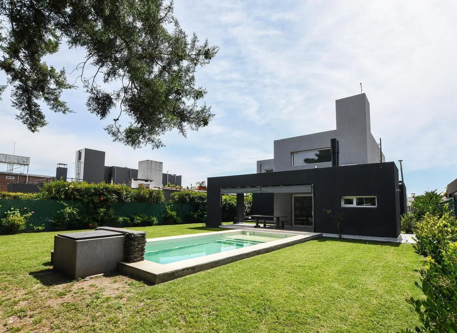 Casa en venta en barrio privado campos de esther pileta galeria con parrilelro primera calidad 5