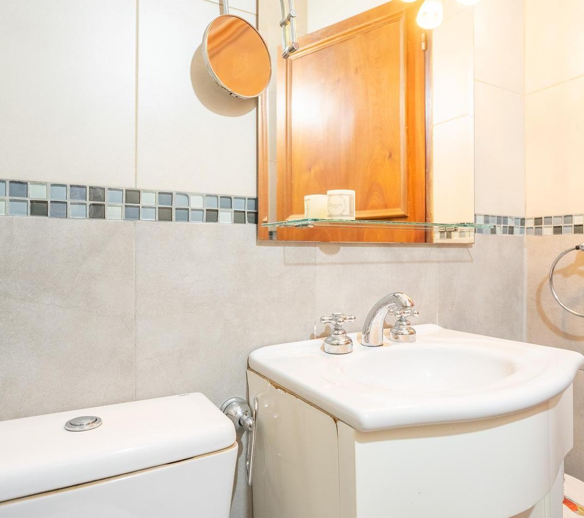 Venta - Casa con Patio y Pileta en Jorge Cura 4