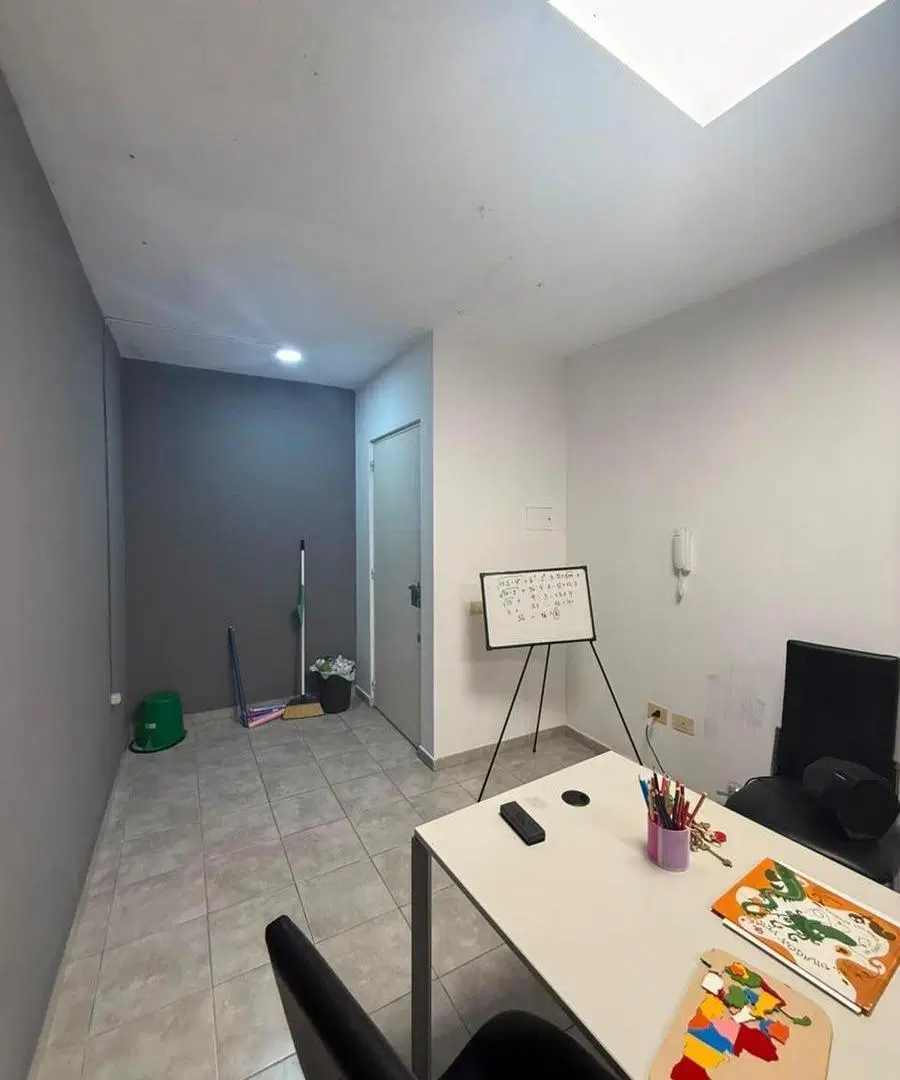 Oficina Comercial Centro con Cochera 1
