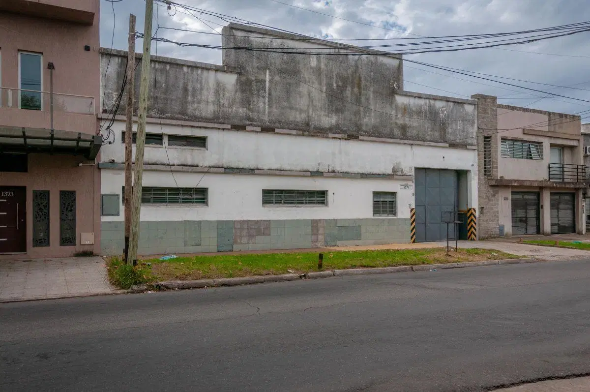 GALPÓN INDUSTRIAL 650 M² CUBIERTOS SOBRE AV. | APTO LOGÍSTICA E INGRESO DE CAMIONES 4