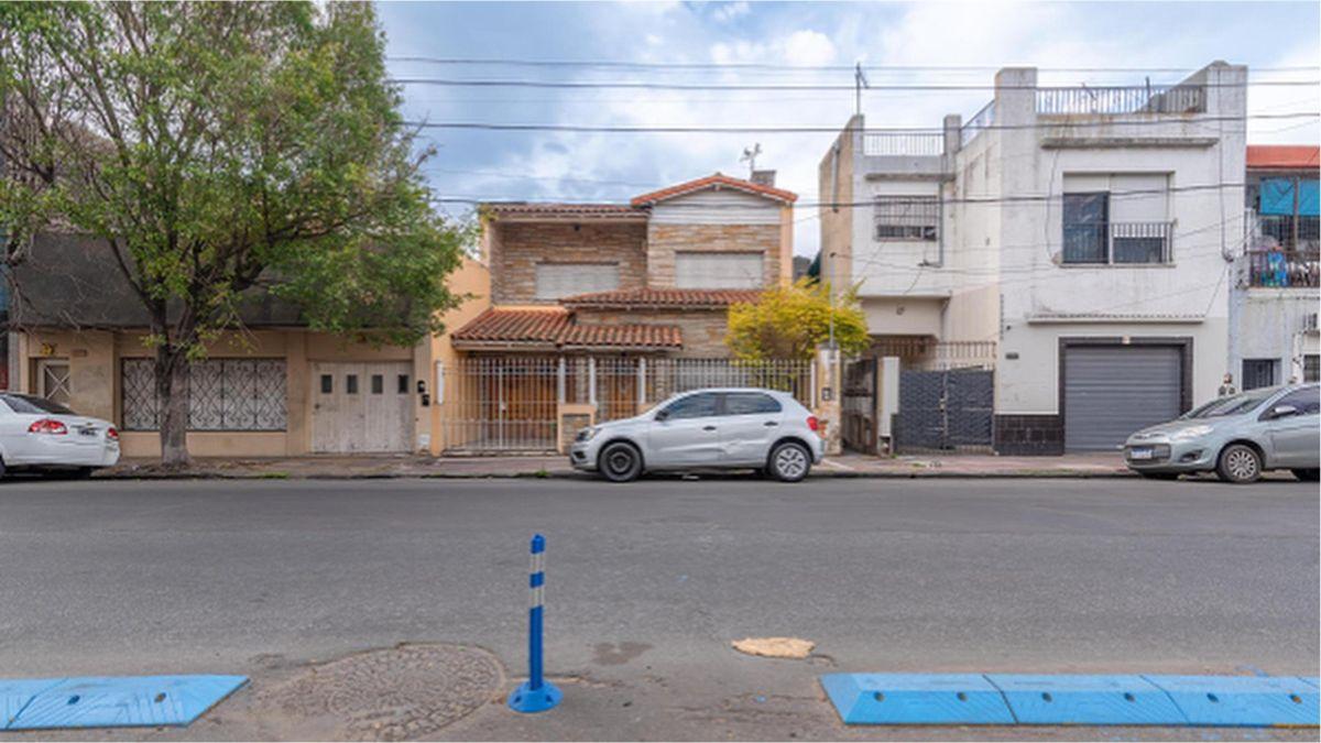 Foto de APTO CREDITO VENTA CASA CHALET DE ESTILO DE 6 AMBIENTES LANUS, imagen 1