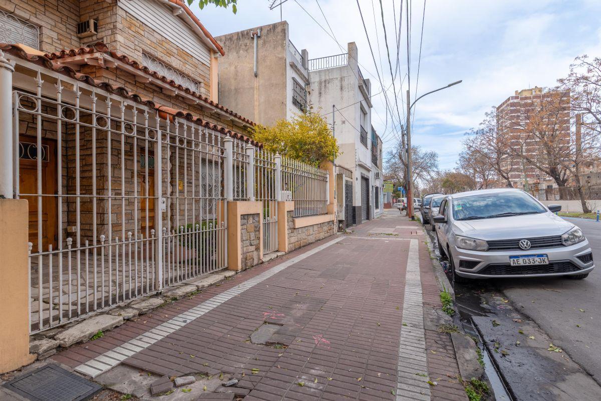 Foto de APTO CREDITO VENTA CASA CHALET DE ESTILO DE 6 AMBIENTES LANUS, imagen 2