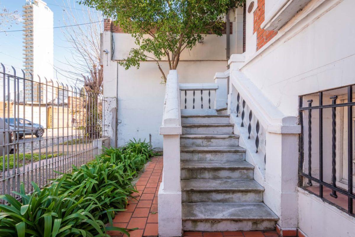 Foto de VENTA CASA CHALET INGLES DE 6 AMBIENTES TEMPERLEY, imagen 4