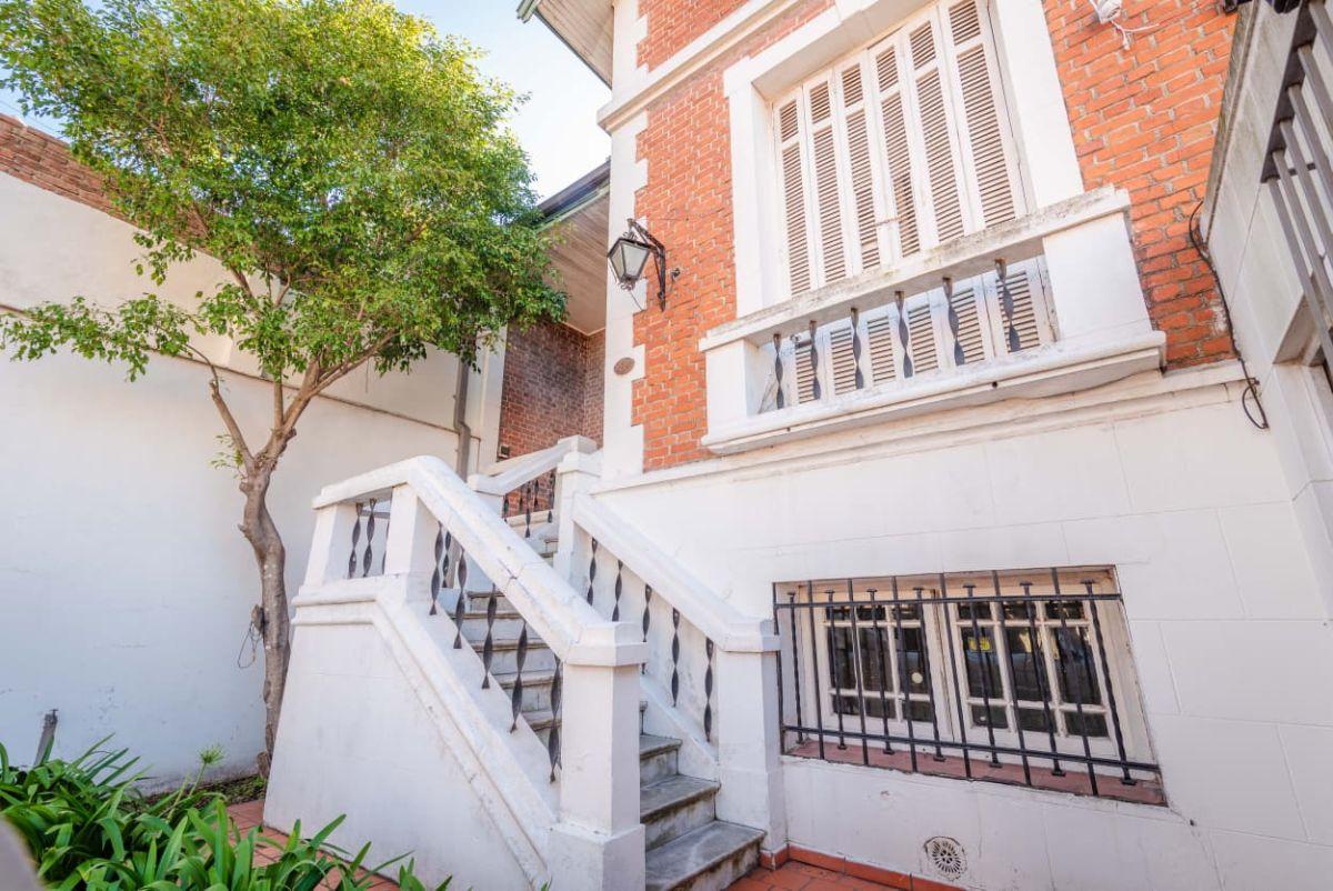 Foto de VENTA CASA CHALET INGLES DE 6 AMBIENTES TEMPERLEY, imagen 3