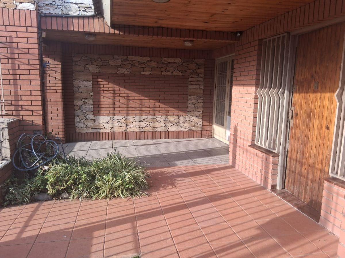Foto de Venta Casa Chalet de 3 Ambientes Lomas de Zamora Apto Crédito, imagen 1