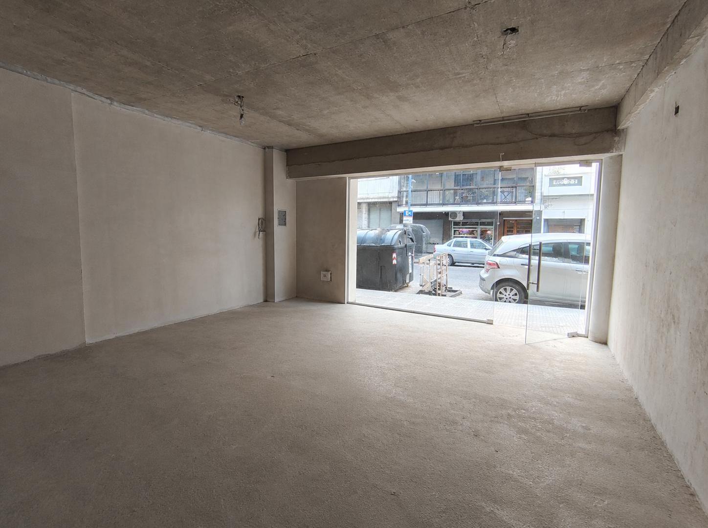 Venta con Renta, Local a estrenar en venta.