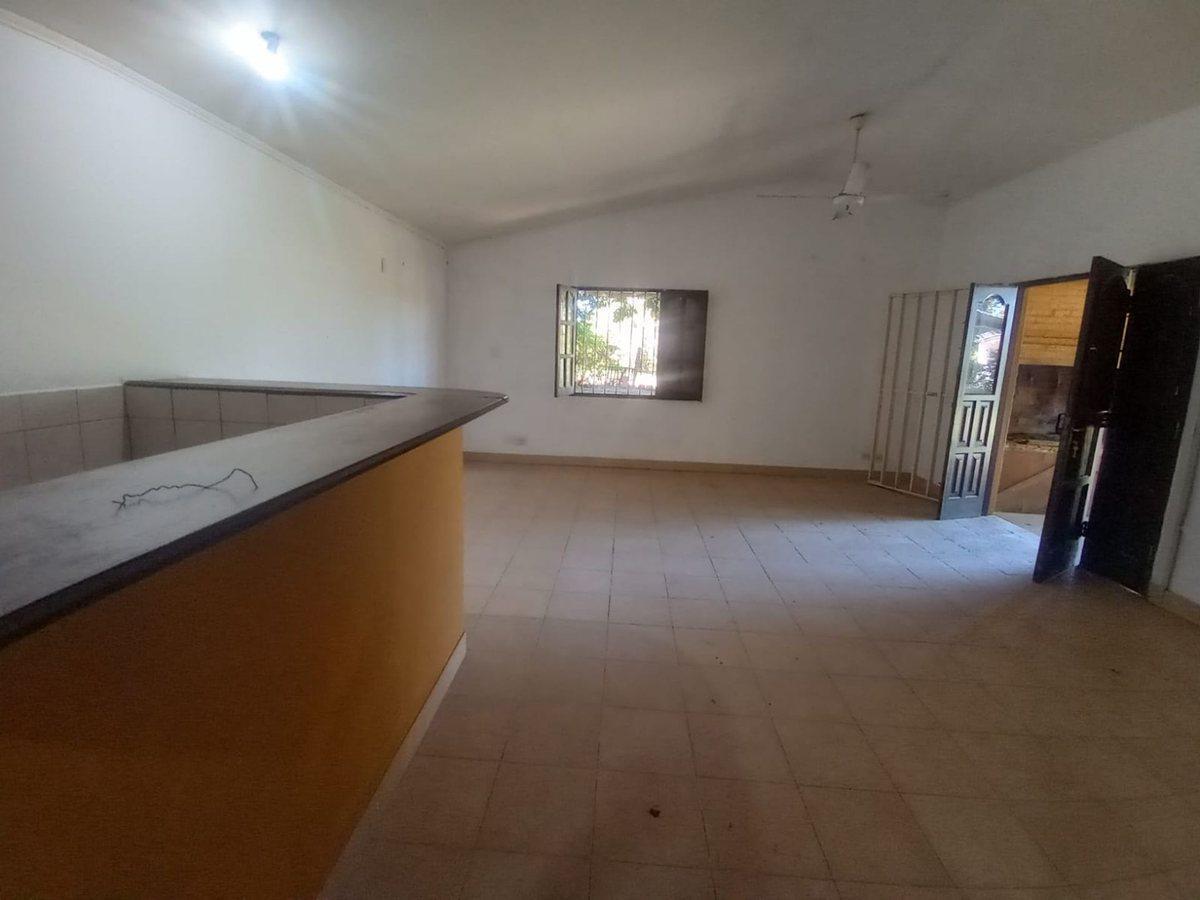 Oportunidad! Venta de Casa en Santa Ana 4