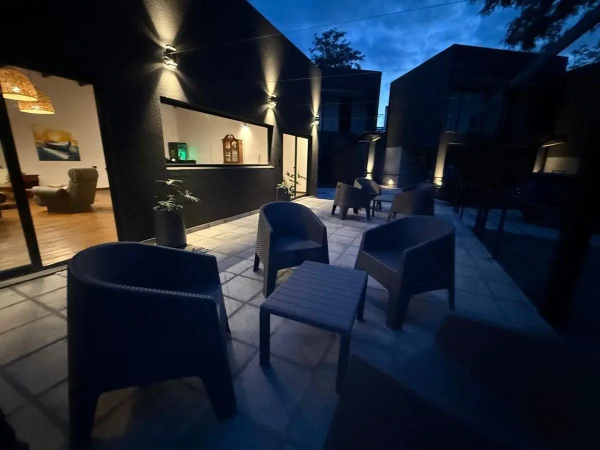 VENTA DE HOTEL EN ESQUINA 5