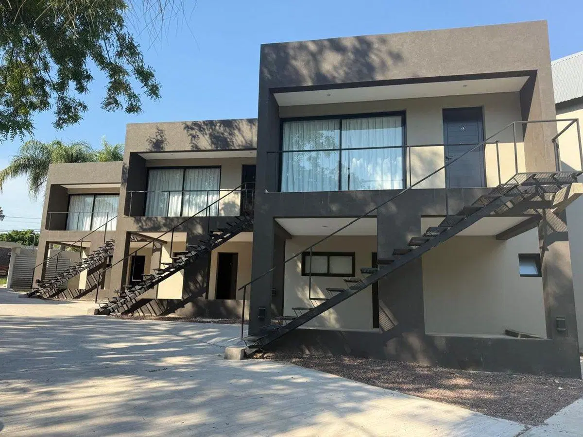 VENTA DE HOTEL EN ESQUINA 8