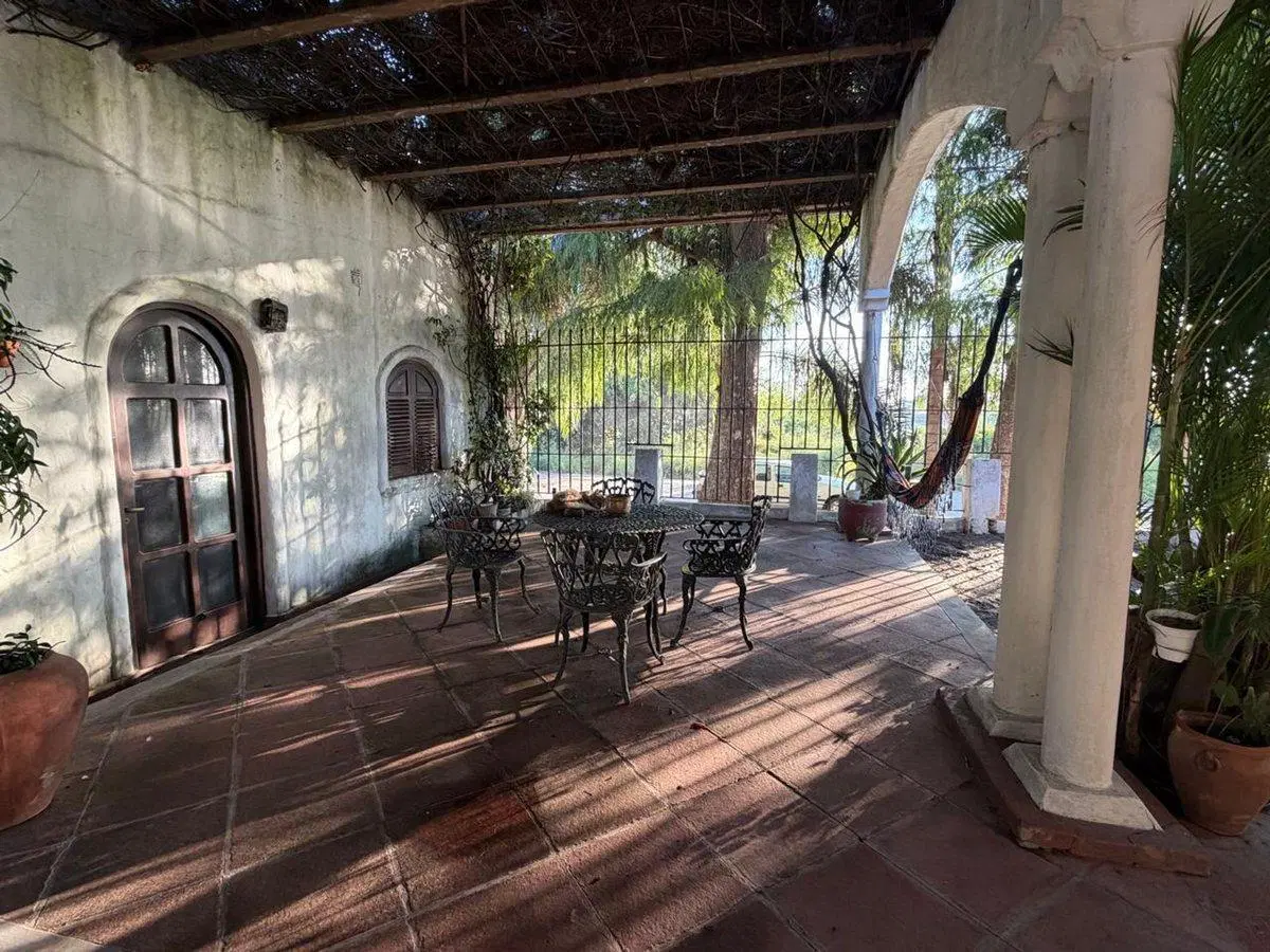 VENTA DE CASA EN ESQUINA CORRIENTES 4