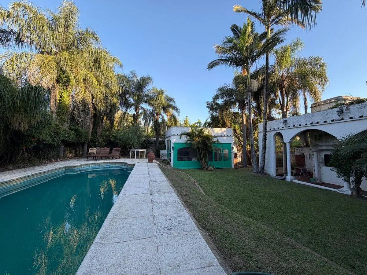 VENTA DE CASA EN ESQUINA CORRIENTES 5