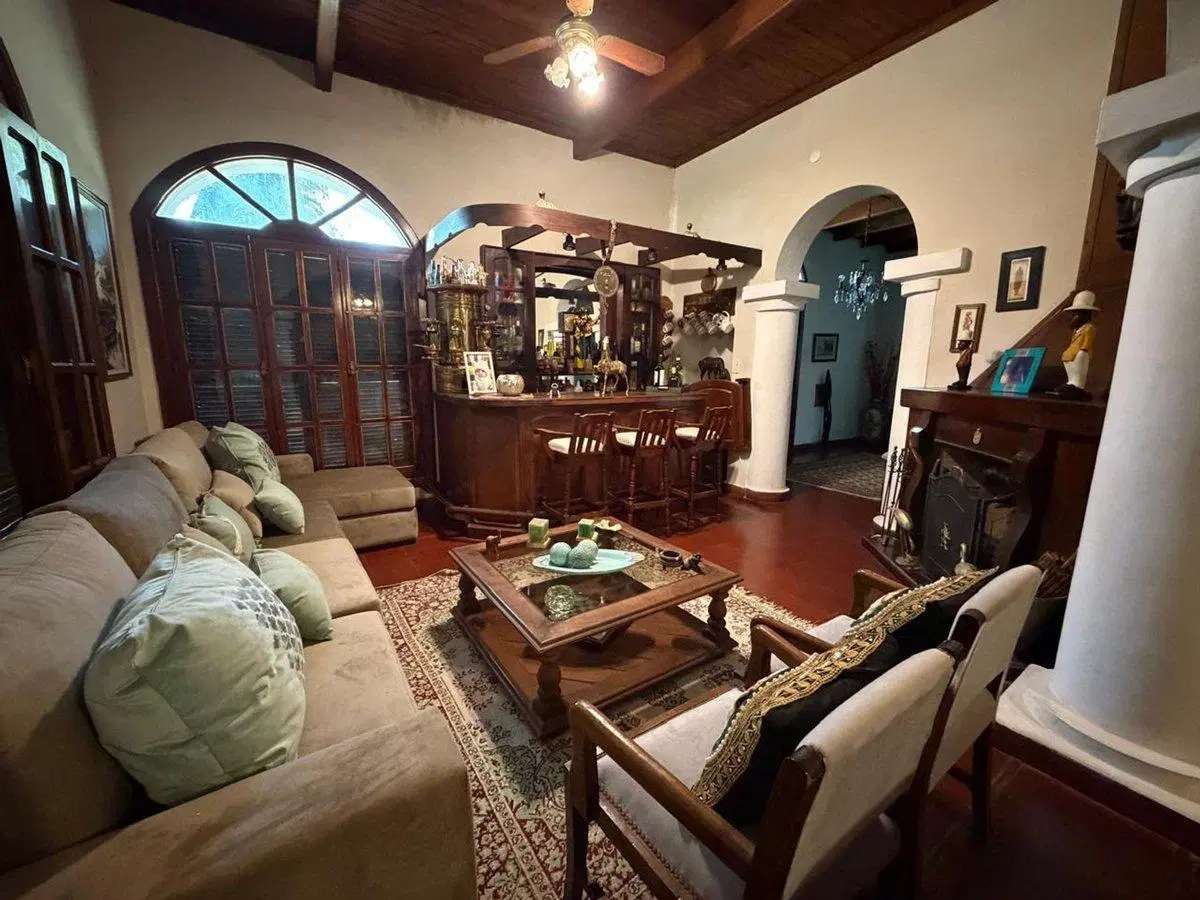 VENTA DE CASA EN ESQUINA CORRIENTES 8