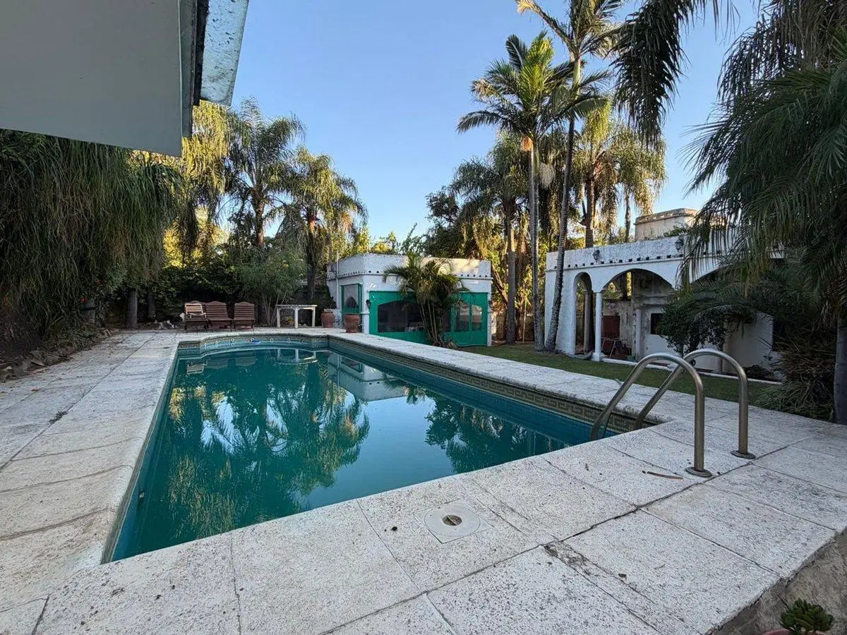 VENTA DE CASA EN ESQUINA CORRIENTES 4