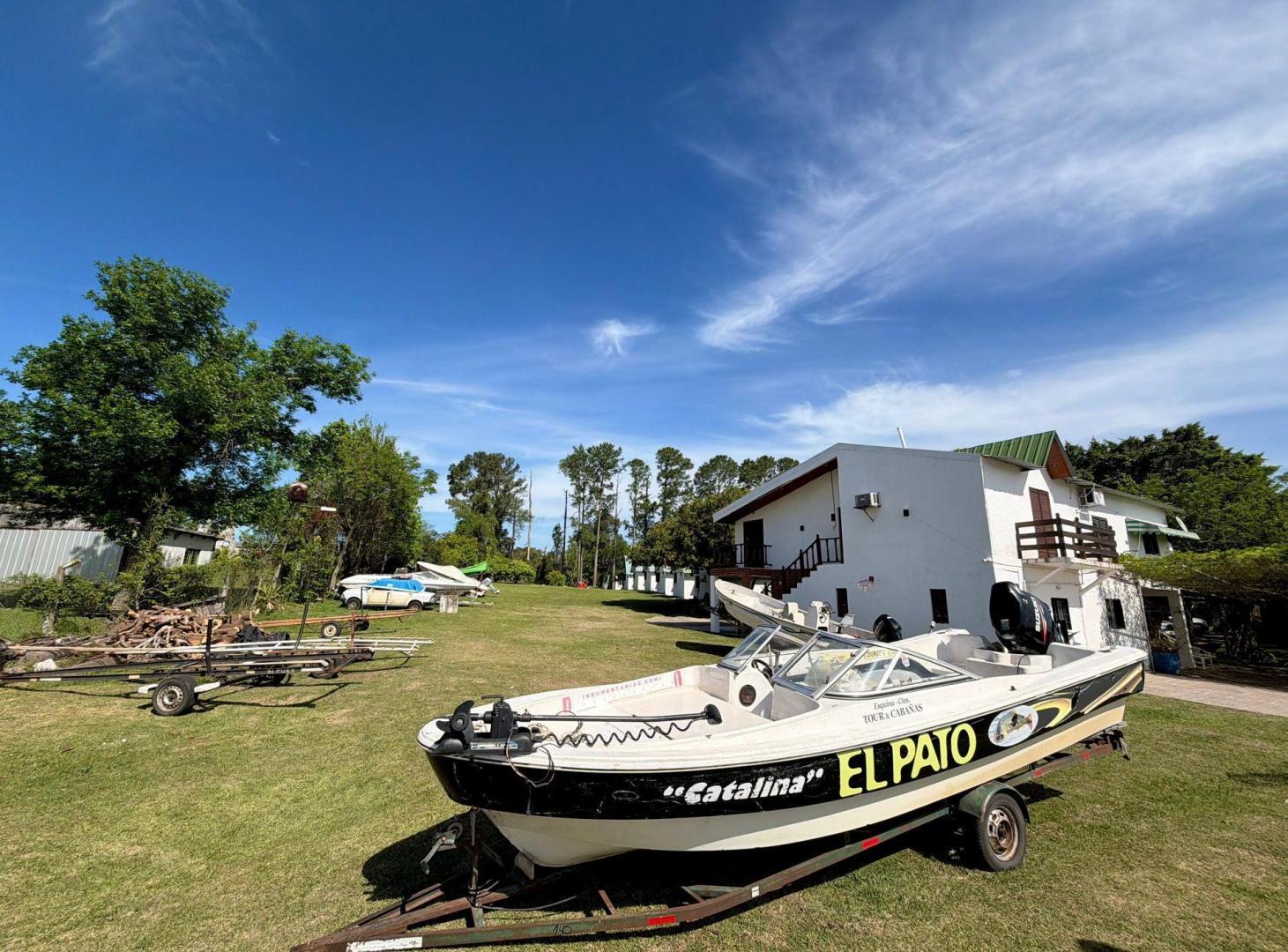 VENTA DE CABAÑA EN ESQUINA CORRIENTES