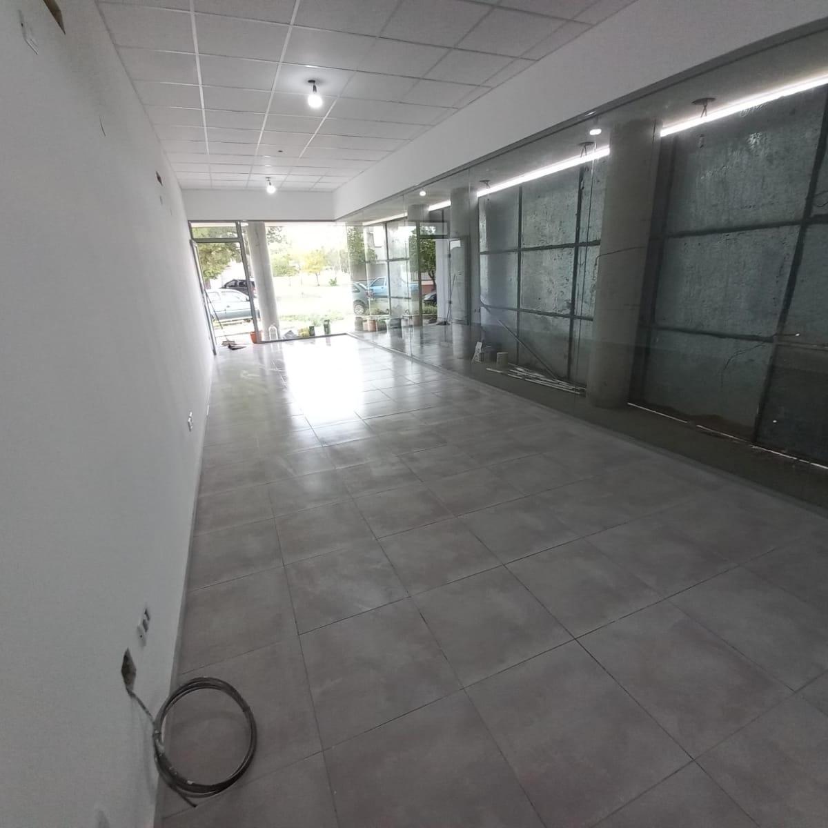 Moderno Local Comercial en Venta 1