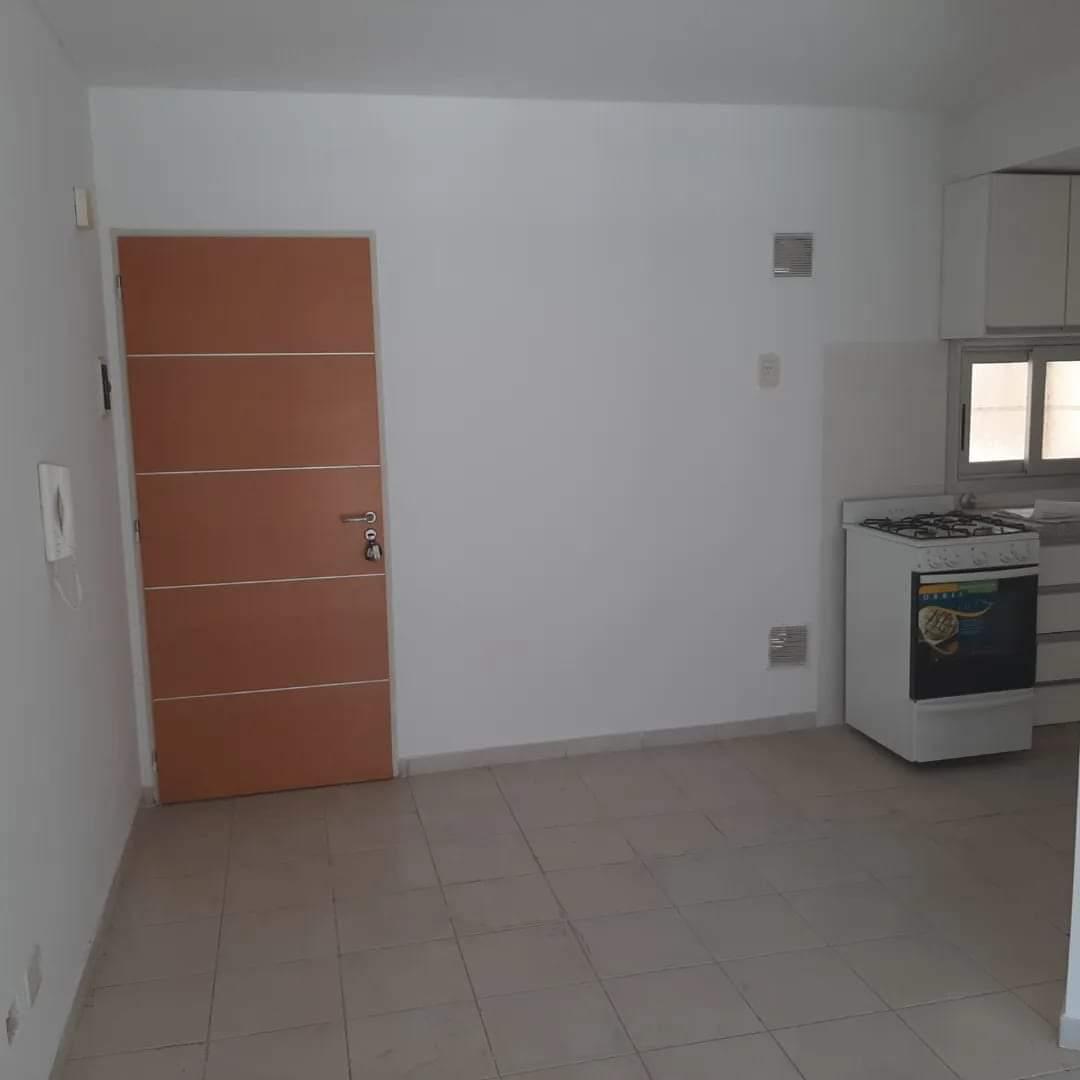 En Venta Departamento de un Dormitorio. Segundo Piso Contra Frente. 5