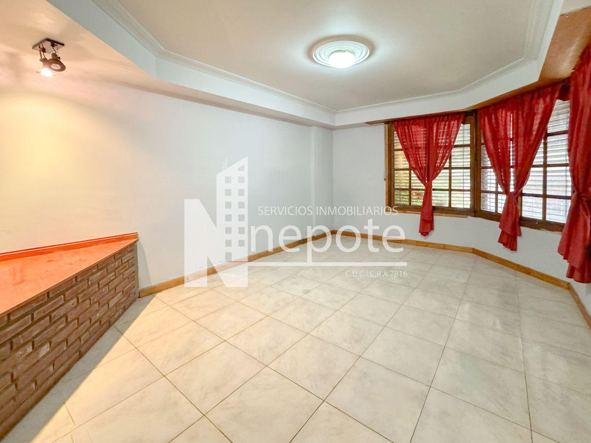 Foto de Venta Casa chalet triplex en lote propio en Boedo jardín cochera, imagen 1
