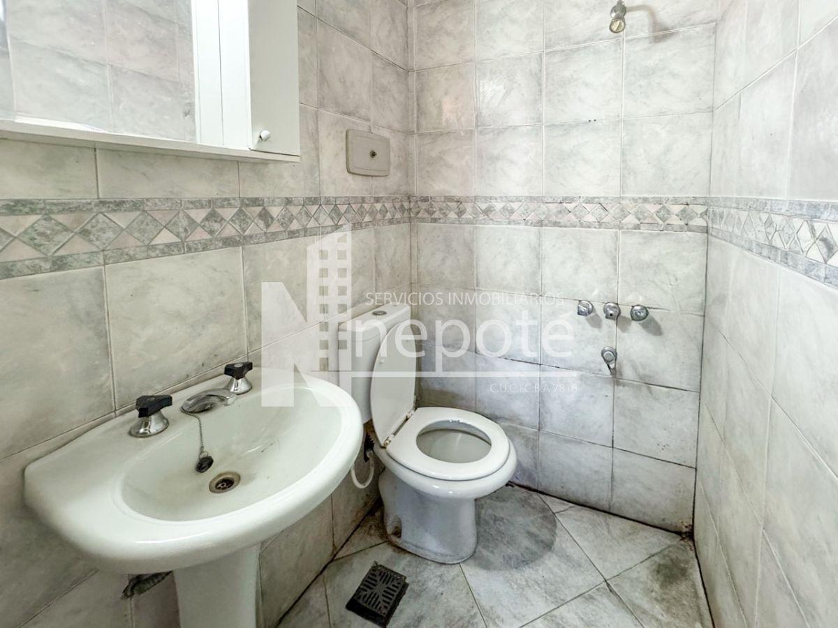 Foto de Venta Casa chalet triplex en lote propio en Boedo jardín cochera, imagen 3