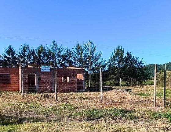TERRENO ESQUINA CON OBRA EN URBANIZACION LA SECUNDINA CERRILLOS