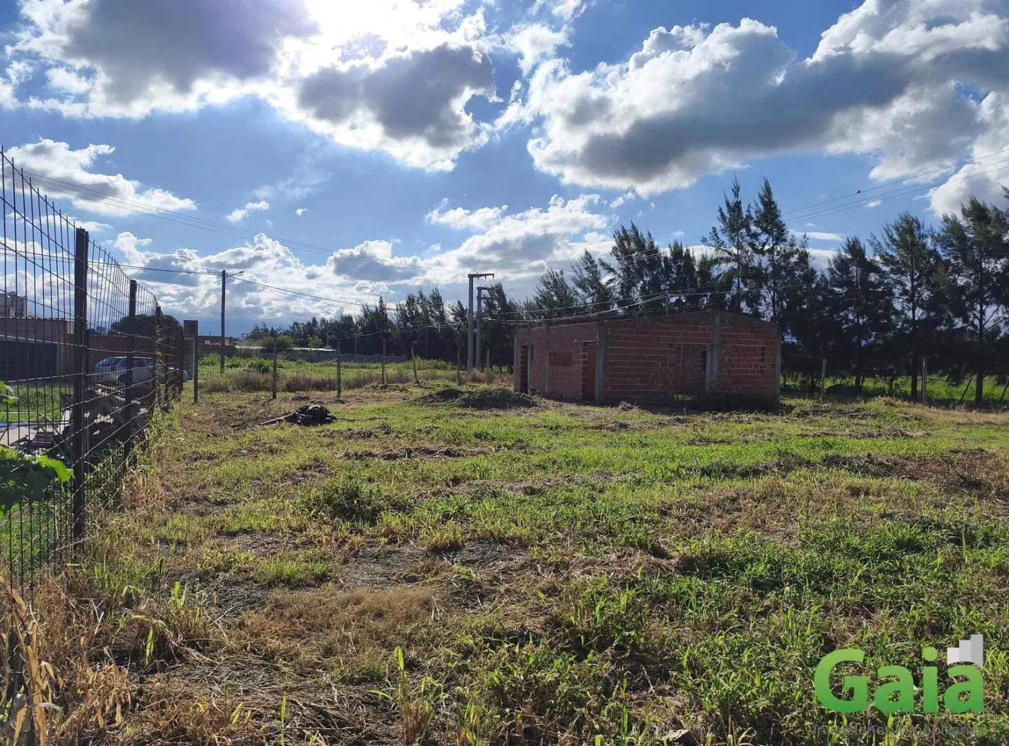 TERRENO ESQUINA CON OBRA EN URBANIZACION LA SECUNDINA CERRILLOS 5