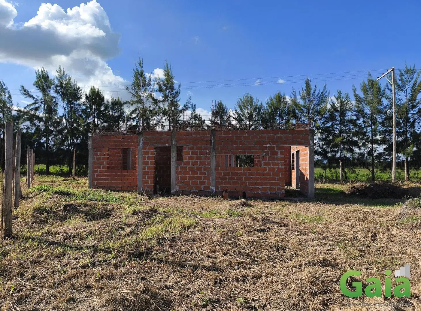 TERRENO ESQUINA CON OBRA EN URBANIZACION LA SECUNDINA CERRILLOS 4