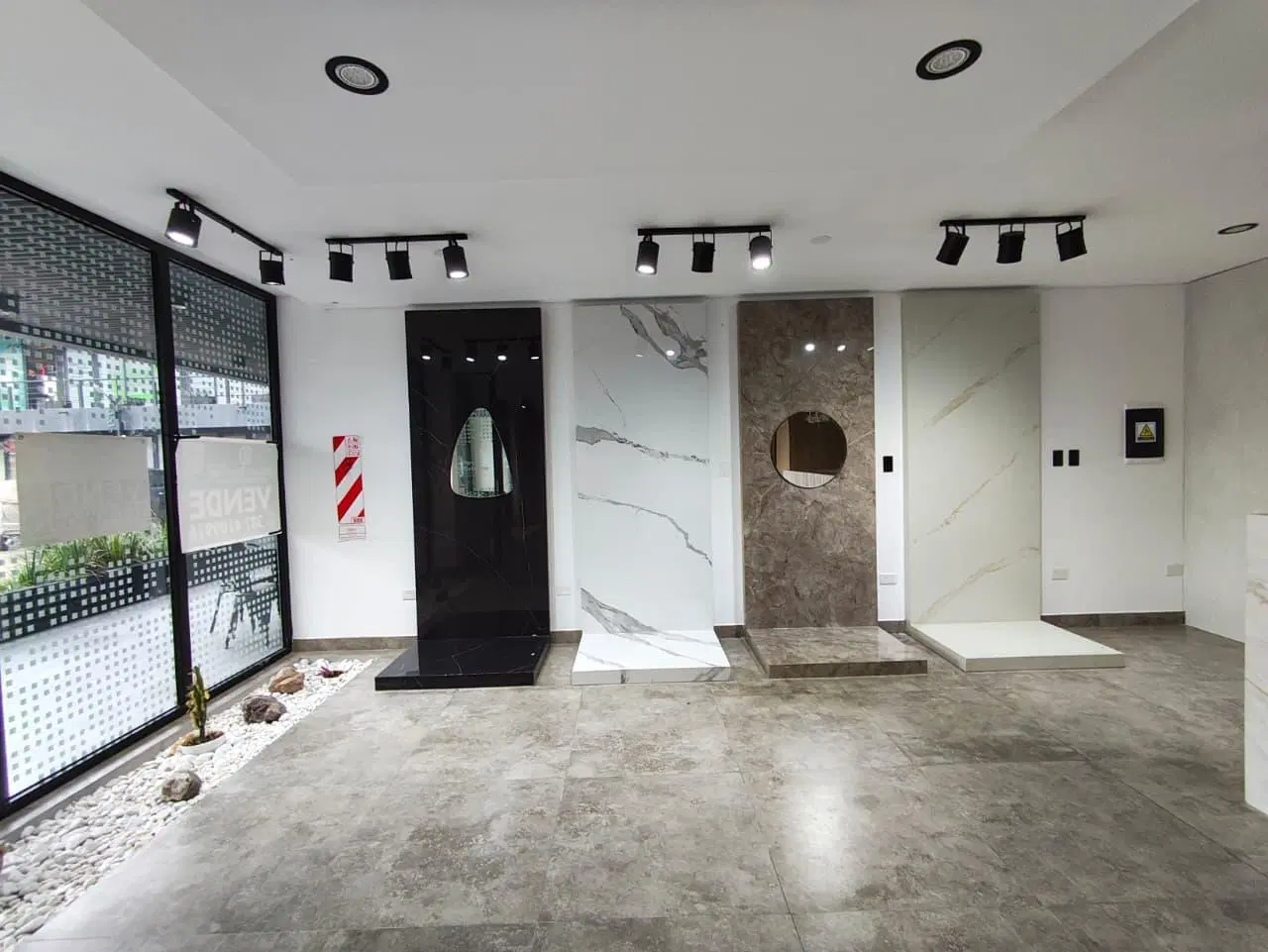 EN VENTA LOCAL EL SITIO CIRCUNVALACION OESTE 3
