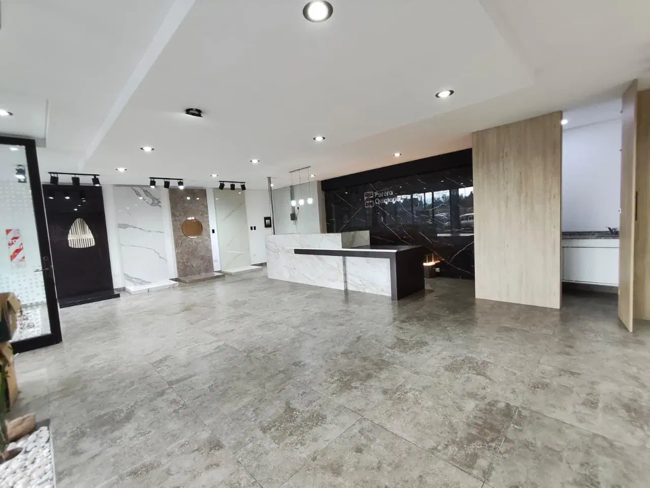 EN VENTA LOCAL EL SITIO CIRCUNVALACION OESTE 4